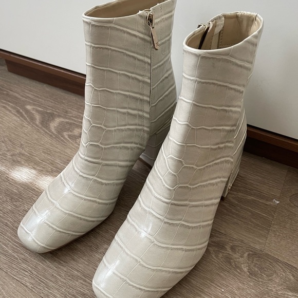 SAM EDELMAN Leather Bootie - Picture 3 of 12